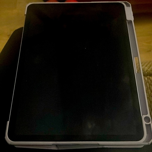 Apple iPad Air 2022 64GB in Purple